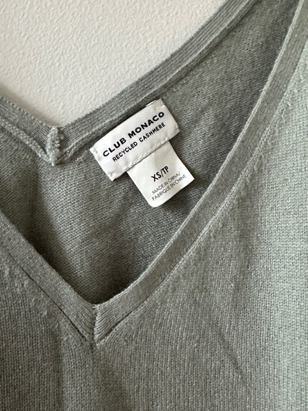 Club Monaco Slim V-Neck Cashmere Camisole - Sage - XS NWOT - Picture 2 of 9